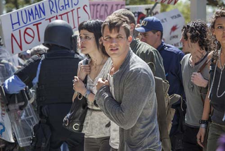 Illustration for article titled First Official Pics of Tomorrow People, The 100 and Star-Crossed!